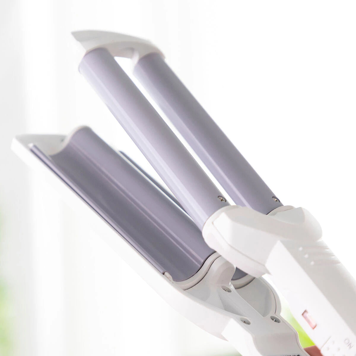 Ceramic Hair Iron for Creating Waves Wavio InnovaGoods 55 W product packaging